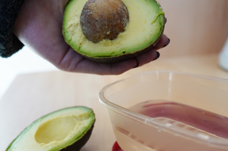 Hacks: Avocado in Wasser lagern