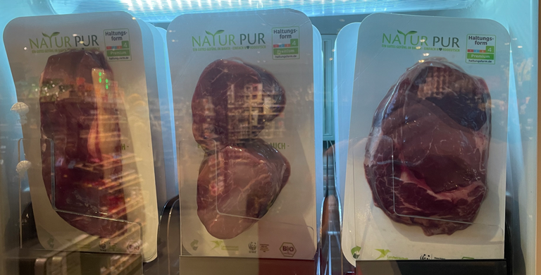 Natur pur Steaks im Kühlschrank