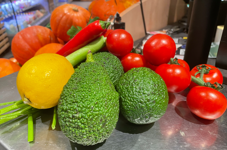 Zutaten für Guacamole im Markt