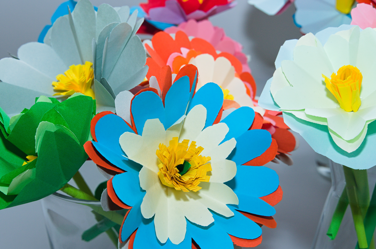 Gebastelte Blumen aus Papier