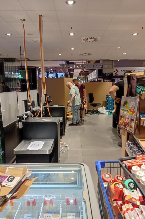 Momentaufnahme Umbaumaßnahme des Kassenbereichs im EDEKA Bandelt im Mercado-Center