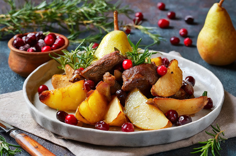Gericht Hirschgulasch mit Birne und Preiselbeer