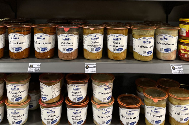 Suppen in den Regalen der Bandelt-Märkte