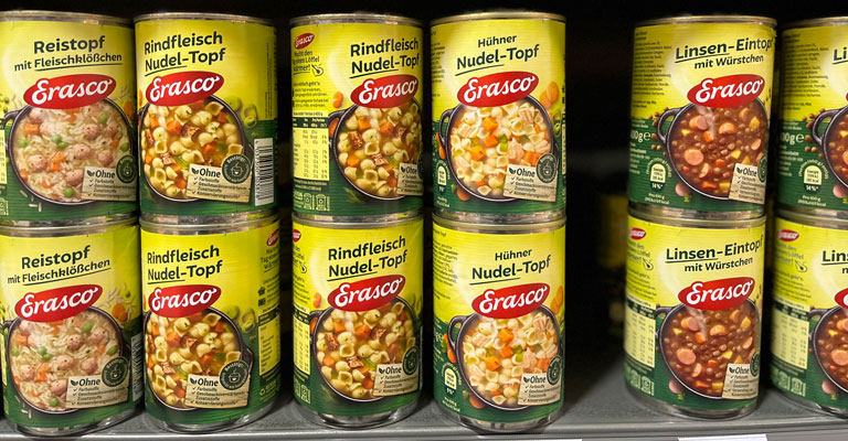 Suppen in den Regalen der Bandelt-Märkte