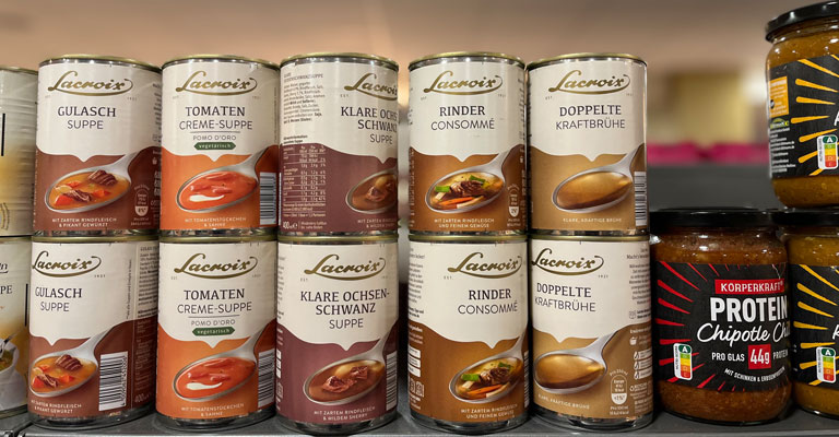 Suppen in den Regalen der Bandelt-Märkte
