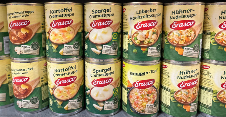 Suppen in den Regalen der Bandelt-Märkte