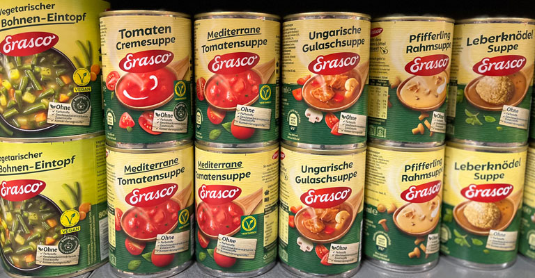 Suppen in den Regalen der Bandelt-Märkte