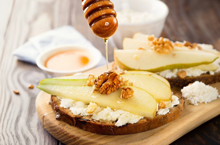 Weltbienentag Honig mit Brot