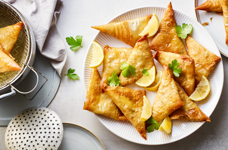 Zum Internationaler Tag der Kartoffel Hände, Rezeptbild EDEKA für Brik